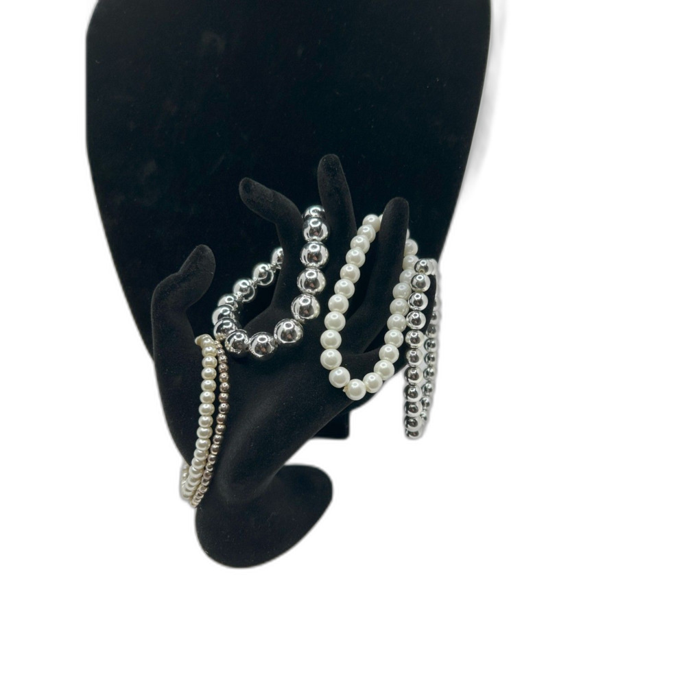 5-Piece Set of Pearl and Silver Beaded Bracelets - Elegant and Versatile Jewelry